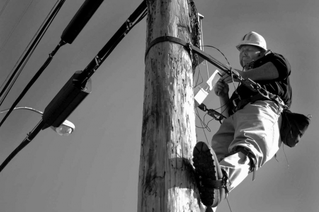 Eric Partin of Bell South works on the phone lines above Lafollette. photo by Beth Liggett - 2005