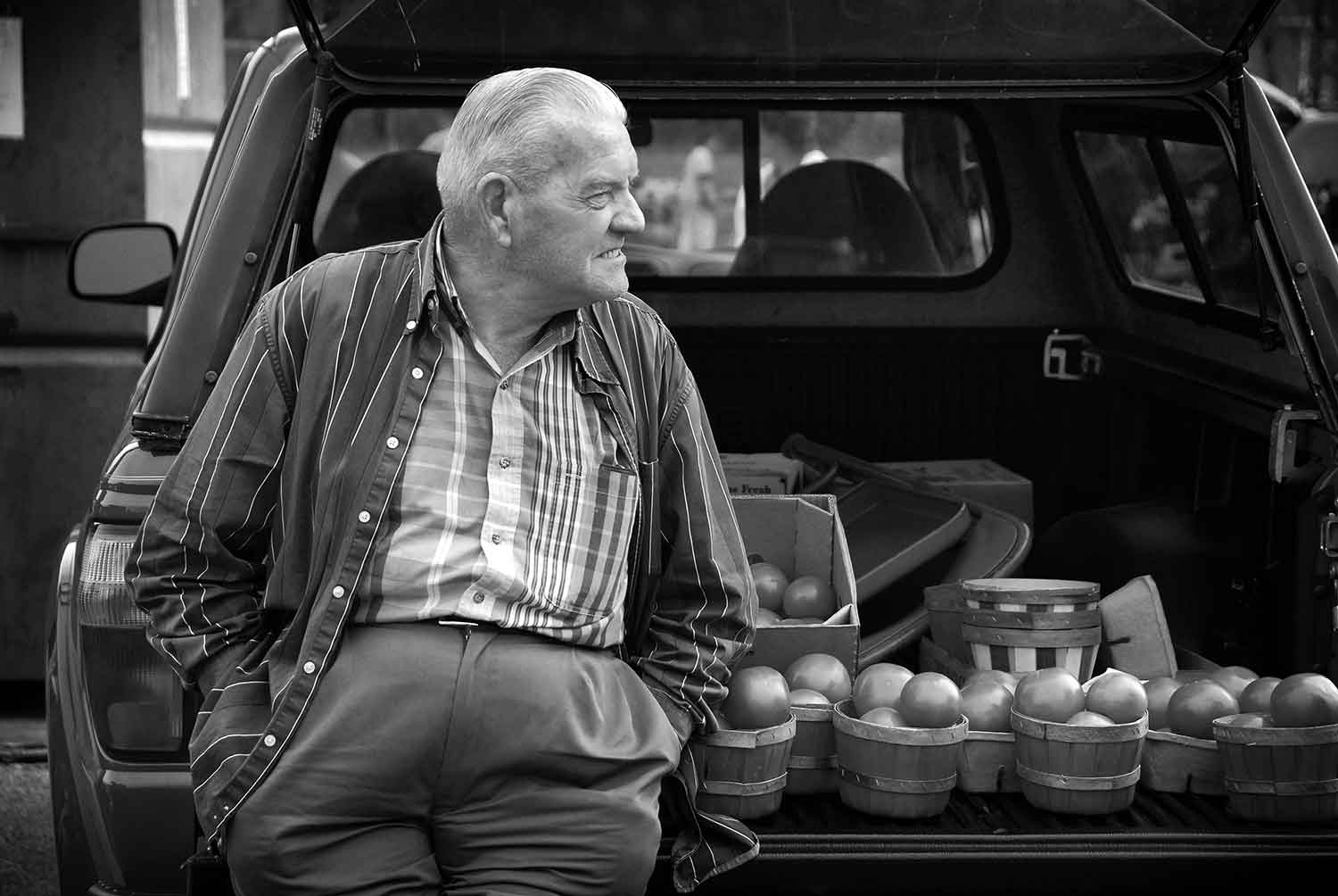 Jim Mayfield waits for customers who are drawn to his ripe Florida tomatoes. photo by Paul F. Hassell - 2007