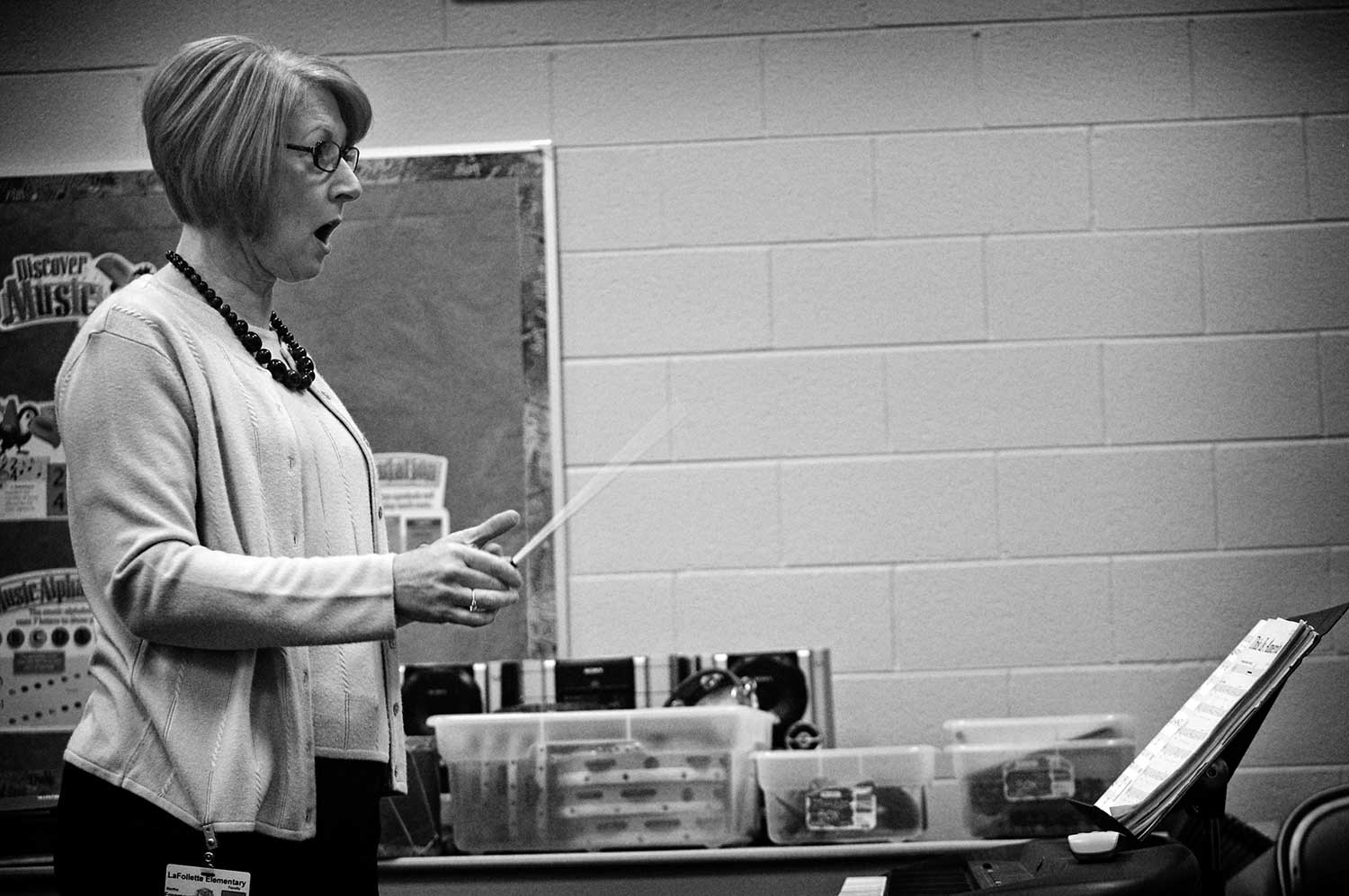 Martha Freeman directs a fifth grade class, which is preparing for an upcoming choral performance. photo by Jordon Vest - 2009